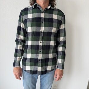 Croft & Barrow Green Plaid Long Sleeve Button Down Shirt